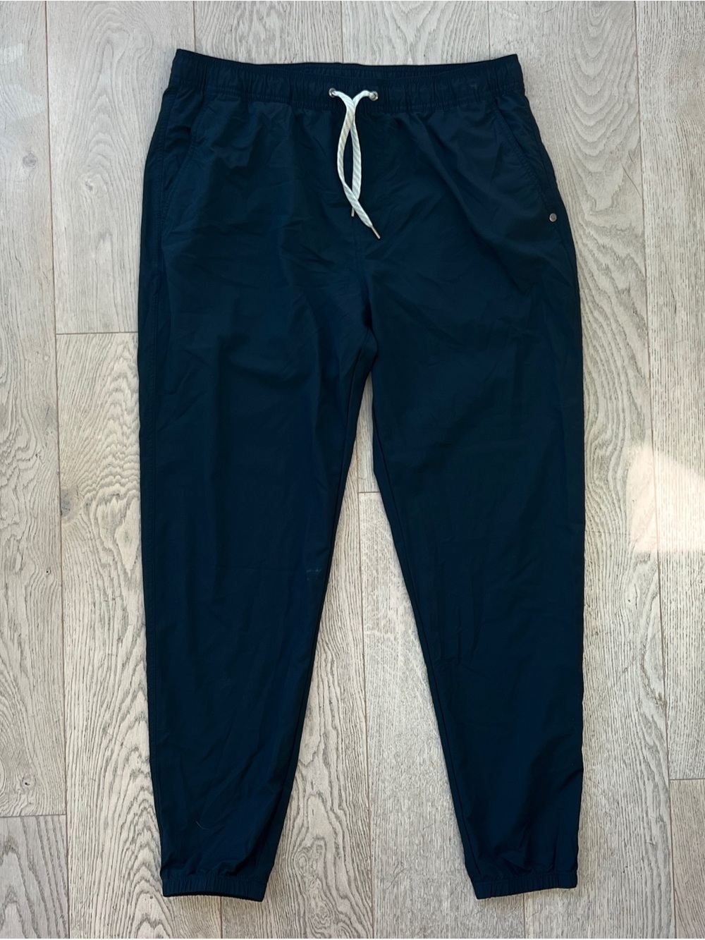 Vuori Men’s Size L Kore Lined 28
Black Performance Jogger Pants